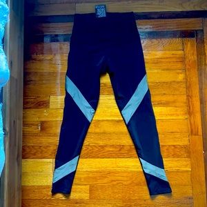 NWT Onzie Leggings